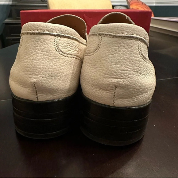 Bruno Magli Lastra Leather Slip-on Loafers Off White Size 8 Italian - Picture 10 of 12